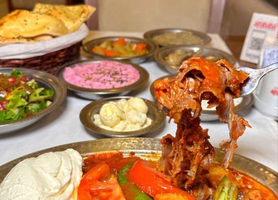 İskender Kebap Tarifi: Evde Nefis Bir Lezzet Hazırlayın