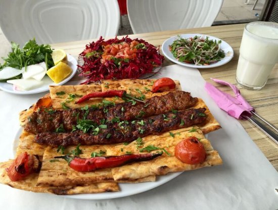 Kebap Tarifi: Geleneksel Türk Mutfağından Lezzetli Bir Yemek